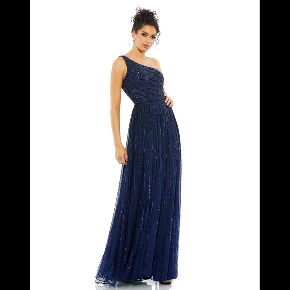 Oneshoulder gown